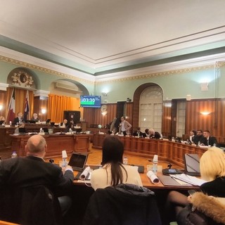 Elezioni provinciali di Imperia, il caso Scajola infiamma il Consiglio comunale di Sanremo: numeri, veleni e ipotesi di ribaltone