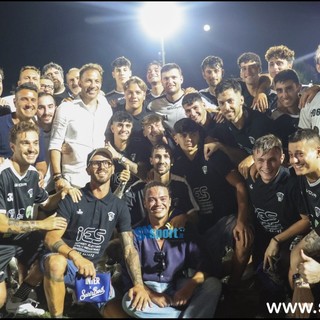 Calcio. Bagno di folla al Riva per Alex Del Piero, l'attaccante ha salutato i giocatori dell'Albingaunia e i tifosi (Video)