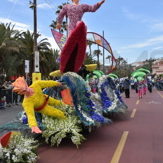 Sanremo: al via il corso fiorito, sulla pagina Facebook la diretta, qui le foto e le immagini dal percorso