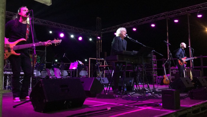Sanremo: concerto di Vittorio De Scalzi, grande partecipazione a Pian di Nave per il 'Viaggio nella storia della musica'