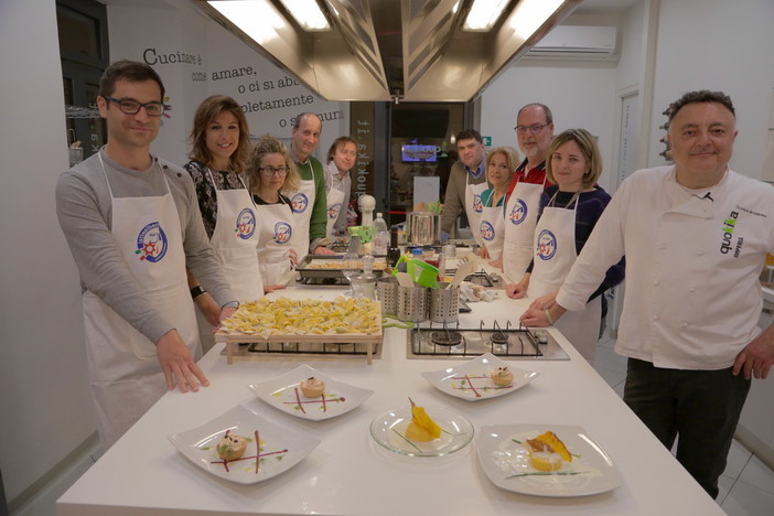 La Latte Alberti a scuola di cucina da Quokika: I collaboratori dell'azienda si sono messi alla prova dietro i fornelli La Latte Alberti a scuola di cucina da Quokika: I collaboratori dell'azienda si sono messi alla prova dietro i fornelli
