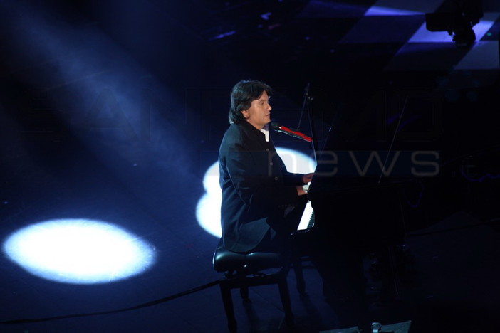 'Serata Club' di ieri al Festival di Sanremo: Michele Piacentini "Caro Fazio ieri hai ucciso il Tenco!" 'Serata Club' di ieri al Festival di Sanremo: Michele Piacentini "Caro Fazio ieri hai ucciso il Tenco!"