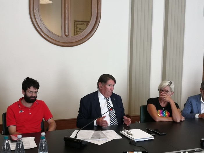 Imperia: la proposta di PromImperia su Olioliva "Facciamola in piazza Goito, il deposito franco è inagibile" (foto e video) Imperia: la proposta di PromImperia su Olioliva "Facciamola in piazza Goito, il deposito franco è inagibile" (foto e video)