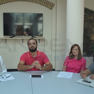 Ventimiglia: restyling dei Giardini pubblici Tommaso Reggio e ripiantumazione pini, Campagna "Queste piante hanno compiuto il loro ciclo di vita" Ventimiglia: restyling dei Giardini pubblici Tommaso Reggio e ripiantumazione pini, Campagna "Queste piante hanno compiuto il loro ciclo di vita"