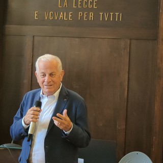 Imperia, Scajola al congresso cittadino di Fratelli d’Italia: “Serve coerenza e coraggio, i partiti devono cambiare o resteranno ininfluenti”