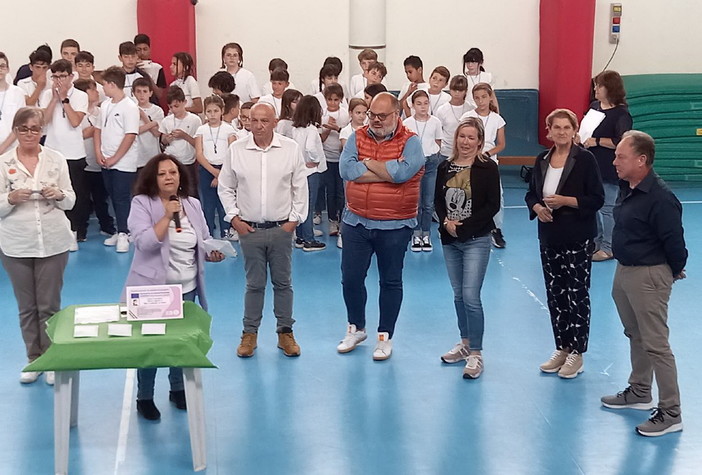 Gli alunni dell’Istituto Comprensivo di Riva Ligure e San Lorenzo al Mare ricevono le patenti di smartphone (foto) Gli alunni dell’Istituto Comprensivo di Riva Ligure e San Lorenzo al Mare ricevono le patenti di smartphone (foto)