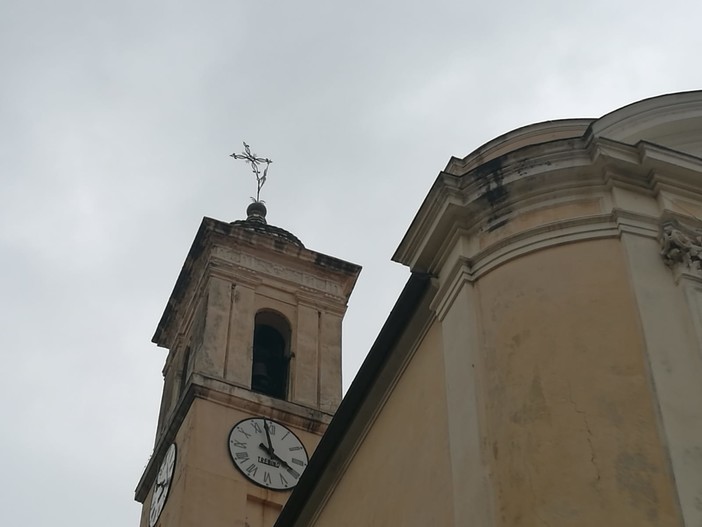 Ospedaletti: rimossa la croce sul campanile della Chiesa di piazza San Giovanni, rischiava di cadere