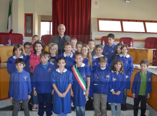 Taggia: il Consiglio comunale dei Ragazzi delle scuole primarie ha eletto Arianna Burdese nuovo Sindaco Taggia: il Consiglio comunale dei Ragazzi delle scuole primarie ha eletto Arianna Burdese nuovo Sindaco