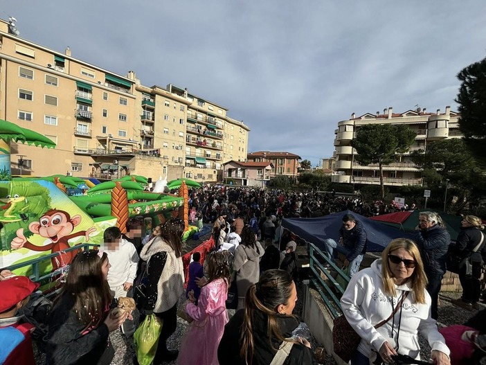 Attività ludiche, animazione e musica: in tanti alla festa di Carnevale a Vallecrosia (Foto) Attività ludiche, animazione e musica: in tanti alla festa di Carnevale a Vallecrosia (Foto)