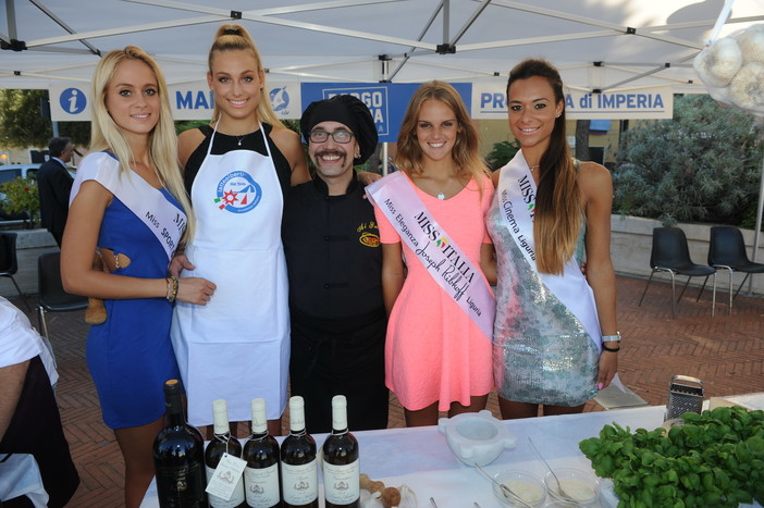 Imperia: domani sera ai Bagni Oneglio appuntamento con l'edizione 2016 della gara di pesto per le Miss