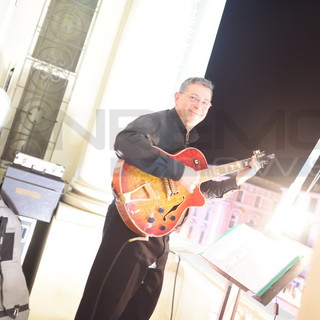 Sanremo: musica d’autore sotto le stelle per l’orchestra Sinfonica sulla facciata di Porta Principale del Casinò Sanremo: musica d’autore sotto le stelle per l’orchestra Sinfonica sulla facciata di Porta Principale del Casinò