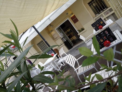Al Casa Blanco di Bordighera il mese di Giugno finisce in bellezza con l'aperitivo musicale assieme a DJ Pyse e Walter Chiari