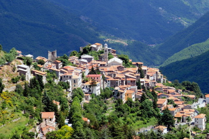 Una buona notizia ai tempi del coronavirus, a Cosio d'Arroscia dopo tanti anni è nato un bambino Una buona notizia ai tempi del coronavirus, a Cosio d'Arroscia dopo tanti anni è nato un bambino