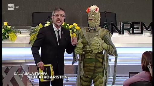 I costumi di Festidea colorano e portano allegria al Festival con la mascotte Colon