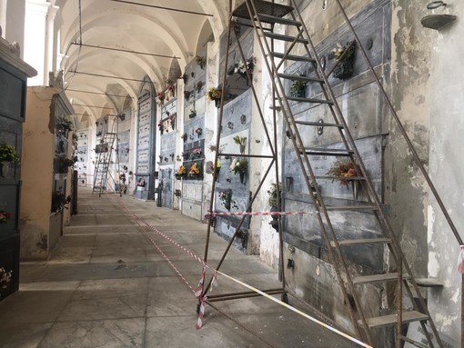 Imperia, luci votive al cimitero di Oneglia: a breve il bando per ripristinare la manutenzione (Foto) Imperia, luci votive al cimitero di Oneglia: a breve il bando per ripristinare la manutenzione (Foto)