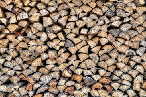 Combustibili per riscaldamento a legna: cosa scegliere