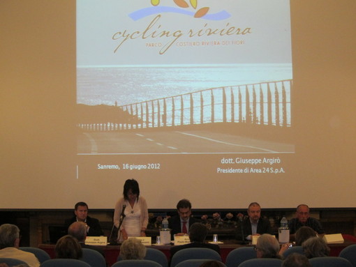 Sanremo: pista ciclabile. Stamani l'incontro al Centrale, intervista all'architetto progettista Bandini Sanremo: pista ciclabile. Stamani l'incontro al Centrale, intervista all'architetto progettista Bandini