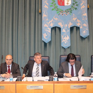 Imperia: inizia il consiglio comunale dedicato al porto. Attesa per la relazione del sindaco Paolo Strescino Imperia: inizia il consiglio comunale dedicato al porto. Attesa per la relazione del sindaco Paolo Strescino