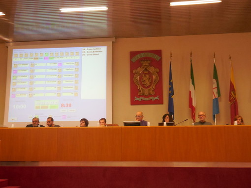 Ventimiglia: la volontà di chiudere il centro di accoglienza migranti trova l’unanimità del consiglio comunale