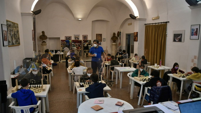 Imperia, successo per il campionato giovanile di scacchi: 9 ragazzi della nostra provincia conquistano il primo posto (foto)