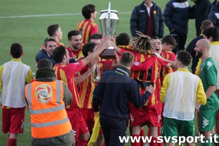 Calcio, Coppa Italia e Coppa Liguria: niente promozione per la vincitrice, ma come premio sarà pagata la quota d'iscrizione al campionato Calcio, Coppa Italia e Coppa Liguria: niente promozione per la vincitrice, ma come premio sarà pagata la quota d'iscrizione al campionato