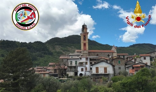 Fulmine sul campanile di Corte, servono lavori urgenti per mettere in sicurezza l’area: residenti ancora fuori casa