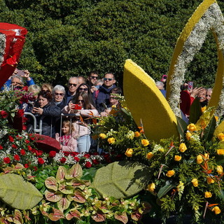 Sanremoinfiore 2026, il Corso Fiorito dedicato alla grande storia della televisione italiana