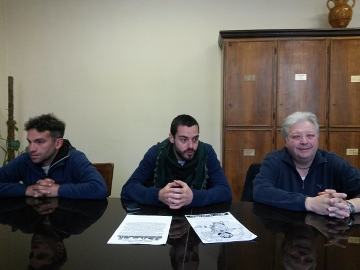 Da Imperia a Kobane: "Qui le donne sono Colonnello e i maschi stanno sull'attenti". Il report di Giovanni Vassallo e Mauro Servalli dal Kurdistan Da Imperia a Kobane: "Qui le donne sono Colonnello e i maschi stanno sull'attenti". Il report di Giovanni Vassallo e Mauro Servalli dal Kurdistan