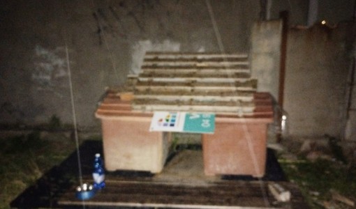 Vallecrosia, incendio distrugge la colonia felina: in poco tempo il gruppo Gattare crea un nuovo rifugio (Foto) Vallecrosia, incendio distrugge la colonia felina: in poco tempo il gruppo Gattare crea un nuovo rifugio (Foto)