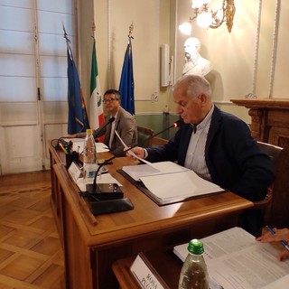 Rt, la Provincia 'accantona' 4 milioni di euro di deficit per evitare il fallimento. Scajola: "Per anni bilanci approvati in pareggio pur sapendo che non era così" (foto e video) Rt, la Provincia 'accantona' 4 milioni di euro di deficit per evitare il fallimento. Scajola: "Per anni bilanci approvati in pareggio pur sapendo che non era così" (foto e video)