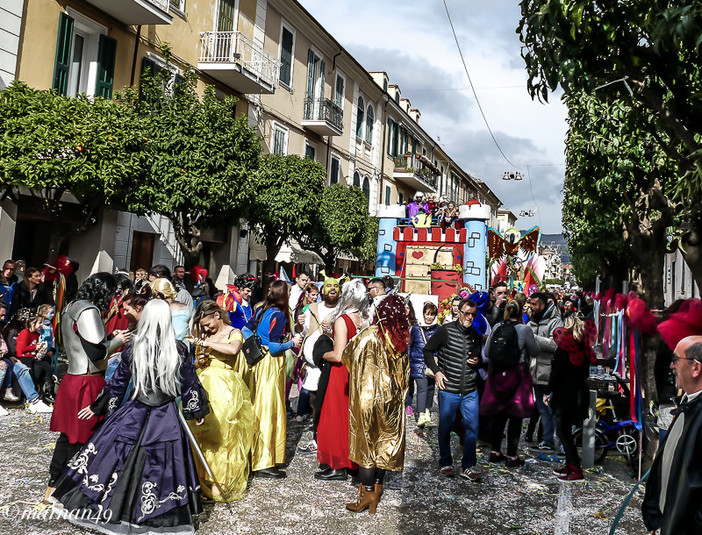 Diano Marina: notevole successo per il ‘Carnevale Dianese’ tornato dopo alcuni anni (foto) Diano Marina: notevole successo per il ‘Carnevale Dianese’ tornato dopo alcuni anni (foto)