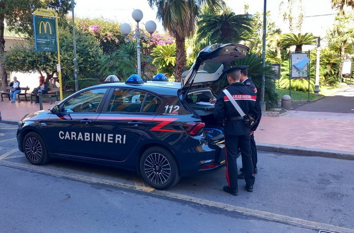 Bordighera, fermato su un autobus con droga: arrestato 37enne belga per spaccio di sostanze stupefacenti