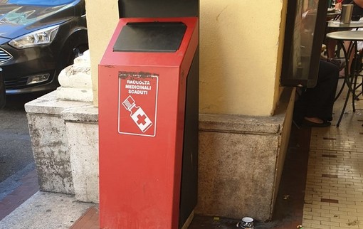 Imperia: rimossi i farmaci scaduti che si trovavano sotto i portici Imperia: rimossi i farmaci scaduti che si trovavano sotto i portici