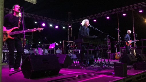 Sanremo: concerto di Vittorio De Scalzi, grande partecipazione a Pian di Nave per il 'Viaggio nella storia della musica'