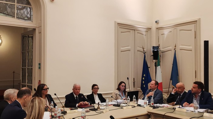 Riviera Trasporti, Scajola aggiorna il Consiglio: "Sei nuovi autobus entro Natale, ma il problema degli autisti resta" Riviera Trasporti, Scajola aggiorna il Consiglio: "Sei nuovi autobus entro Natale, ma il problema degli autisti resta"