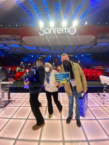 #Sanremo2022: consegnate a Fiorello e Amadeus due felpe targate 'Inter Club Sanremo'