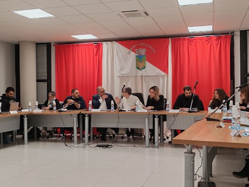 Sponsorizzazioni, rifiuti e spiagge libere attrezzate: torna il consiglio comunale a Vallecrosia