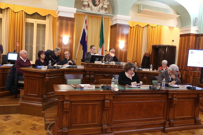 Sanremo: discusse interpellanze. Lombardi (Fratelli d'Italia): "Intervenire sulla presenza di mendicanti" Sanremo: discusse interpellanze. Lombardi (Fratelli d'Italia): "Intervenire sulla presenza di mendicanti"