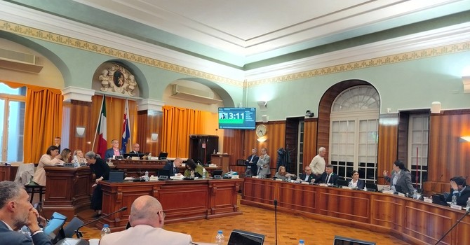 Sanremo, scontro politico sulle modifiche al Pud. L'opposizione " Scelte senza coesione", replica la maggioranza "Le scelte sono dettate da confronto democratico" Sanremo, scontro politico sulle modifiche al Pud. L'opposizione " Scelte senza coesione", replica la maggioranza "Le scelte sono dettate da confronto democratico"
