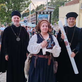Storia, tradizione, cultura e competizione all'Agosto Medievale 2025. Fusco: "Un successo il 50esimo anniversario" (Foto) Storia, tradizione, cultura e competizione all'Agosto Medievale 2025. Fusco: "Un successo il 50esimo anniversario" (Foto)