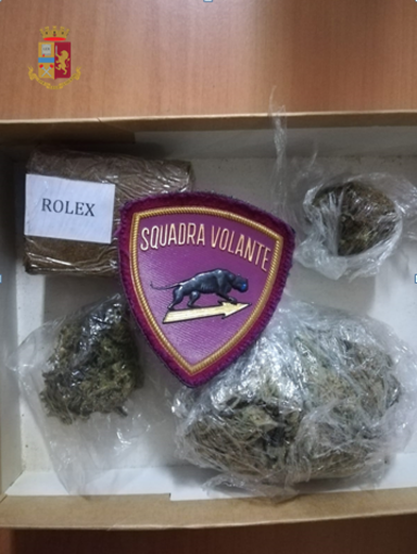 Imperia: coppia trovata con la droga in auto ed a casa, due giovani denunciati dalla Polizia Imperia: coppia trovata con la droga in auto ed a casa, due giovani denunciati dalla Polizia