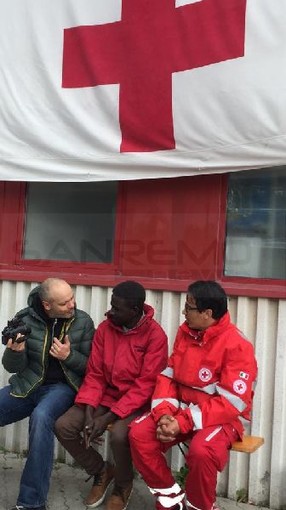 Ventimiglia: Diego 'Zoro' Bianchi e la sua telecamera al Campo Roja per 'Gazebo', il reportage andrà in onda nei prossimi giorni su RaiTre