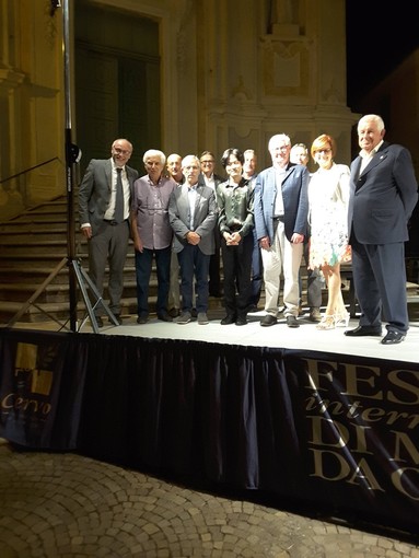 Il Lions Club Imperia Host consegna il defibrillatore alla comunità di Cervo Il Lions Club Imperia Host consegna il defibrillatore alla comunità di Cervo