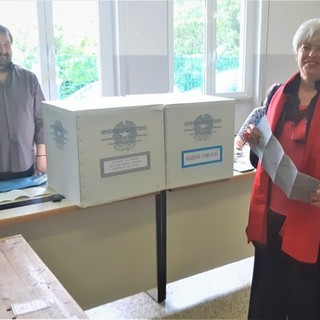 La candidata alle europee Maria Gabriella Branca ha votato La candidata alle europee Maria Gabriella Branca ha votato