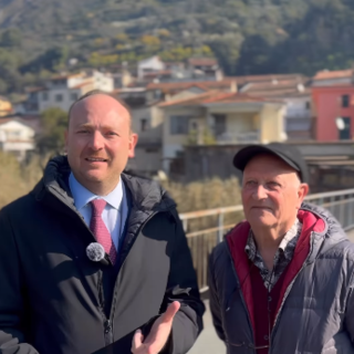 Rifiuti e sporcizia, continuano i 'raid nelle frazioni' di Ventimiglia: intervento a Calvo (Foto) Rifiuti e sporcizia, continuano i 'raid nelle frazioni' di Ventimiglia: intervento a Calvo (Foto)