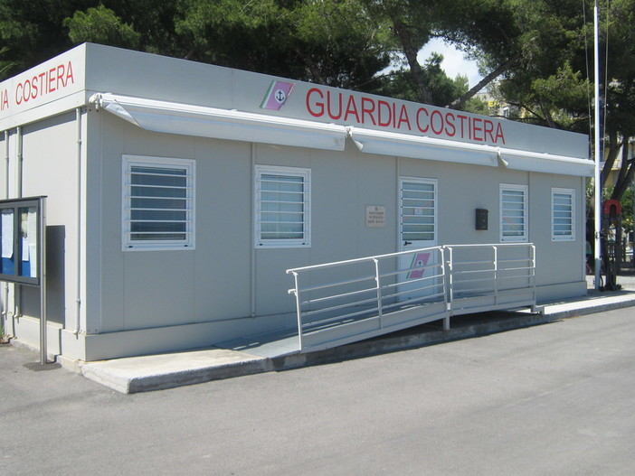 Diano Marina: avaria al motore al largo per un natante