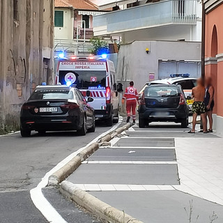 Si ferisce al torace con un coltello: sudamericana di 49 anni ricoverata in codice rosso a Imperia