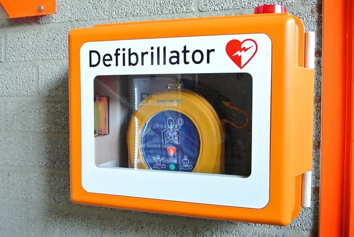 Defibrillatore domestico: guida alla scelta e all’installazione in casa del dispositivo salvavita