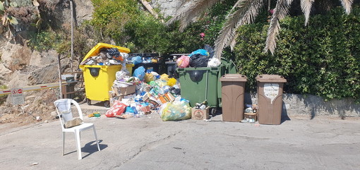 Situazione di degrado a Capo Nero, la segnalazione con foto di un residente Situazione di degrado a Capo Nero, la segnalazione con foto di un residente
