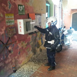 Sanremo: rubato il defibrillatore di via Palma, è la terza volta da quando è stato posizionato nel 2013 Sanremo: rubato il defibrillatore di via Palma, è la terza volta da quando è stato posizionato nel 2013
